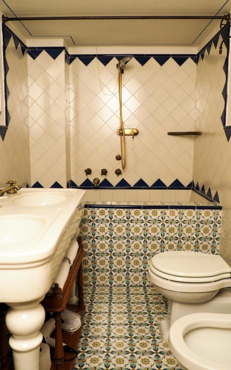 Pensión Aqa Palace 3*